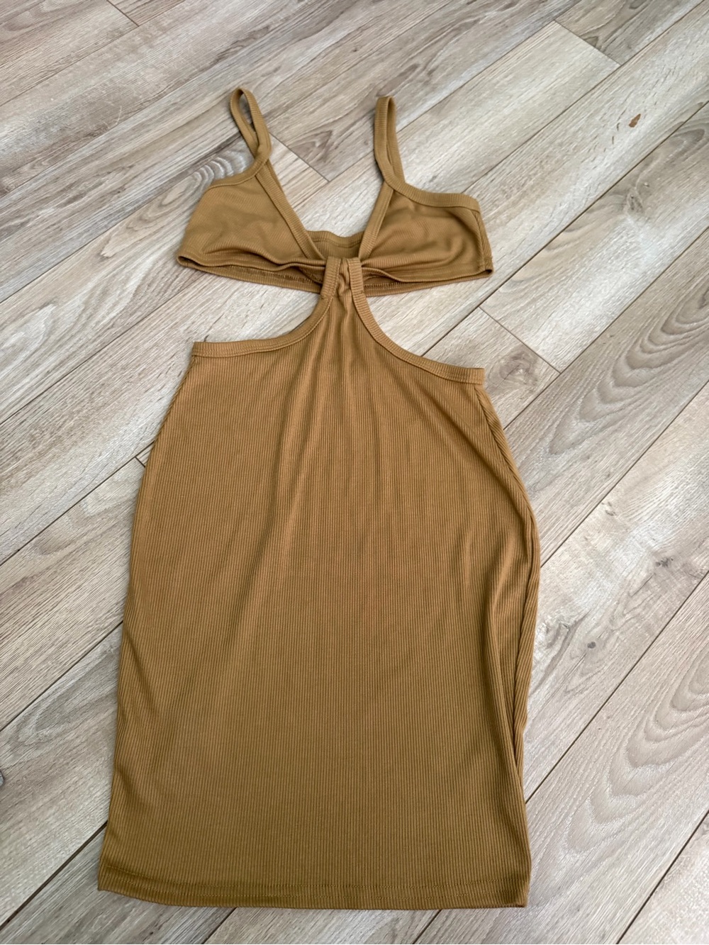 Women's Cutout Ribbed Midi Dress - Camel